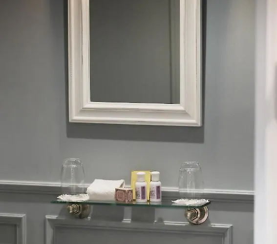 Old Post Office בית הארחה *